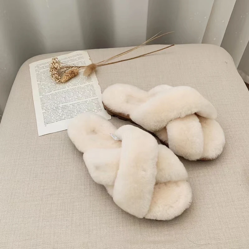 2021 Factory Price Fashion Comfort Fluffy Slippers Flat Plush Genuine Sheepskin Open Toe Cross Real Fur Slippers for Women 
2021 Factory Price Fashion Comfort Fluffy Slippers Flat Plush Genuine Sheepskin Open Toe Cross Real Fur Slippers for Women
