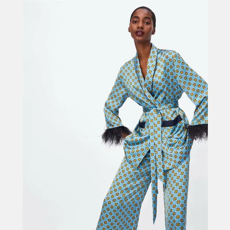 Pink Blue Print Kimono Jacket With Feather Sleeves Wide Leg Pants Two Piece Women Vintage Trousers Clothing Suits Y12099
Pink Blue Print Kimono Jacket With Feather Sleeves Wide Leg Pants Two Piece Women Vintage Trousers Clothing Suits Y12099