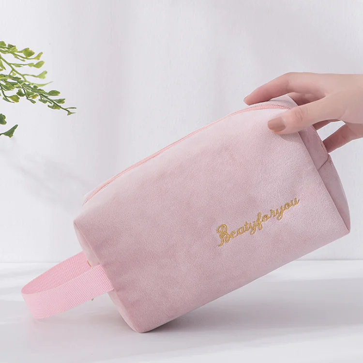 Manufacturers Ladies cosmetic bag with personalized logo custom velvet pouch bag golden zipper bag for makeup, White color or colorful material
Manufacturers Ladies cosmetic bag with personalized logo custom velvet pouch bag golden zipper bag for makeup, White color or colorful material