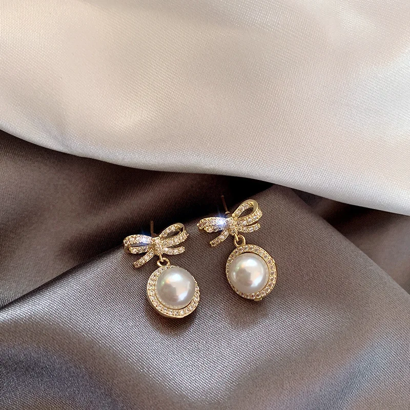 JUHU New round pearl geometric earrings 925 silver needle temperament bow pearl earrings diamond-studded jewelry for women
JUHU New round pearl geometric earrings 925 silver needle temperament bow pearl earrings diamond-studded jewelry for women