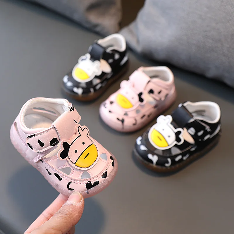 2022 Summer New Anti Kick Soft Cow Cartoon Beach Shoes Boys Girls Trend 6 Months-1.5 Years Old
2022 Summer New Anti Kick Soft Cow Cartoon Beach Shoes Boys Girls Trend 6 Months-1.5 Years Old
