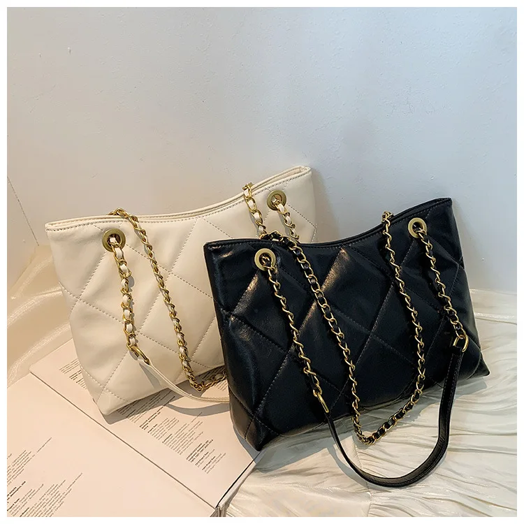 Women's Genuine Leather Handbag Lightweight Female Pouch TrendColor Fashion Design Charms Clutch Bags
Women's Genuine Leather Handbag Lightweight Female Pouch TrendColor Fashion Design Charms Clutch Bags