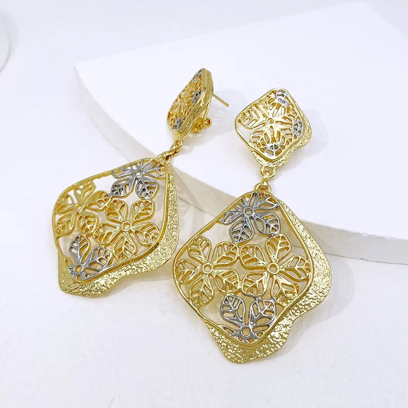 GZJPEI New Trendy Accessories Fashion Jewelry Women Spain 18K Gold Plated Wedding Gift Fine Cubic Zirconia Earrings
GZJPEI New Trendy Accessories Fashion Jewelry Women Spain 18K Gold Plated Wedding Gift Fine Cubic Zirconia Earrings