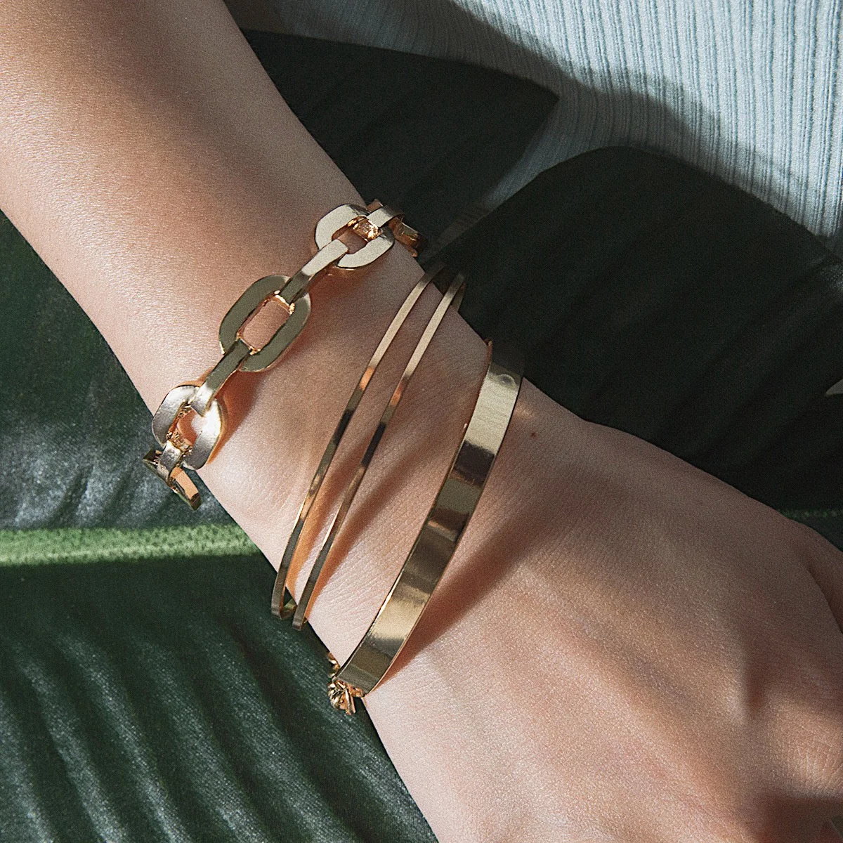 Punk Gold Metal Bracelets for Women Men Geometric Cuff Thick Chain Bracelets & Bangles Fashion Hip Hop Jewelry, Customized color
Punk Gold Metal Bracelets for Women Men Geometric Cuff Thick Chain Bracelets & Bangles Fashion Hip Hop Jewelry, Customized color