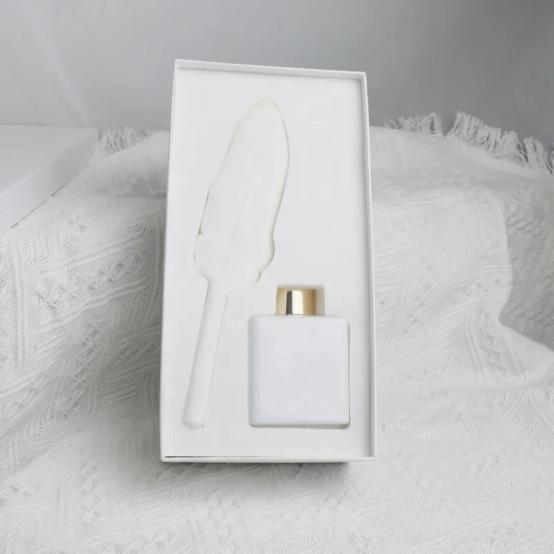 150ML White Glass Bottle Ceramic Feather Home Decoration Essential Oil Fragrance Aromatherapy Diffuser
150ML White Glass Bottle Ceramic Feather Home Decoration Essential Oil Fragrance Aromatherapy Diffuser