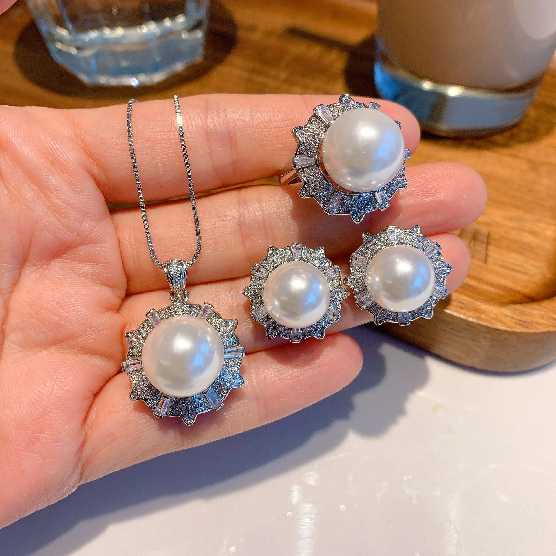 Luxury Charms Wedding Jewelry Sets for Girlfriend Vintage Pendant Necklace Earrings Ring Pearl Sets Wedding Jewelry, Customized color
Luxury Charms Wedding Jewelry Sets for Girlfriend Vintage Pendant Necklace Earrings Ring Pearl Sets Wedding Jewelry, Customized color