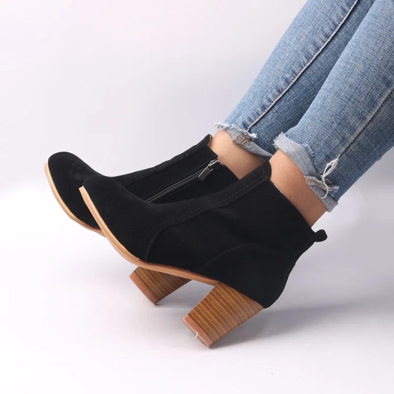Hot Autumn Winter Women Boots Solid European Ladies shoes boots Suede Leather ankle boots with thick scrub size 35-41
Hot Autumn Winter Women Boots Solid European Ladies shoes boots Suede Leather ankle boots with thick scrub size 35-41