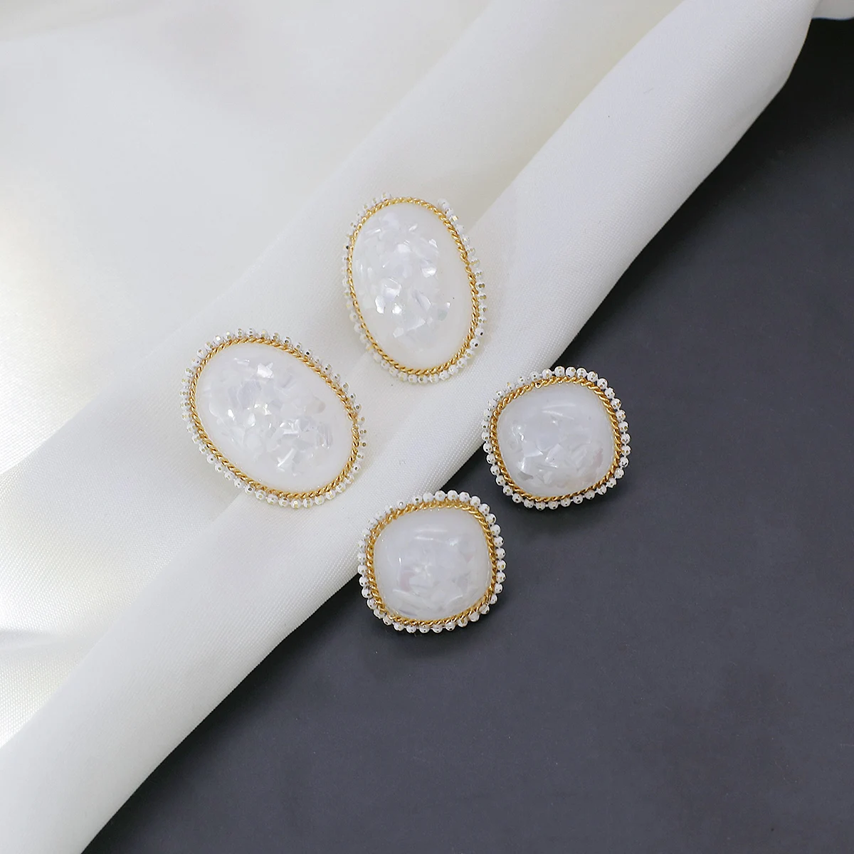 AL089 Sample Fashion White Oval Circle Resin Shell Earrings Jewelry Stud Woman Earring Gift
AL089 Sample Fashion White Oval Circle Resin Shell Earrings Jewelry Stud Woman Earring Gift