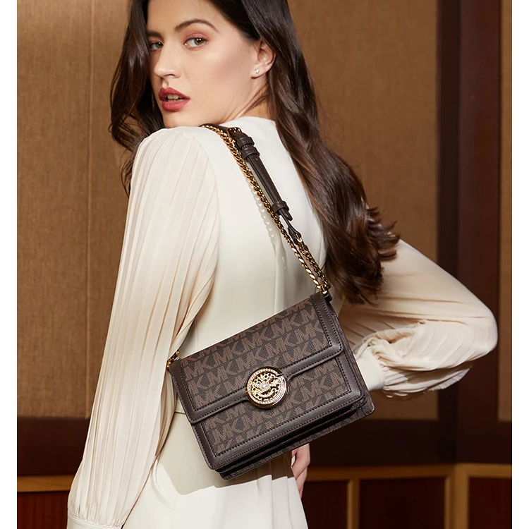 MOLLA KOCO High Quality PVC Women Shoulder Bags Plain Letter Printed Square Hand Bags for Ladies
MOLLA KOCO High Quality PVC Women Shoulder Bags Plain Letter Printed Square Hand Bags for Ladies