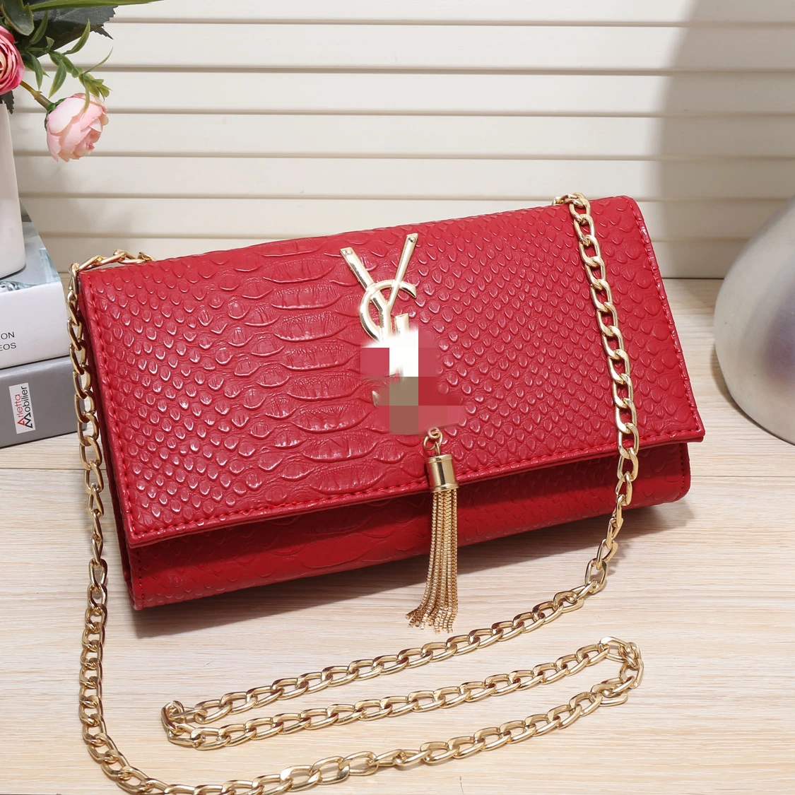 2022 new long wallet ladies chain large-capacity multi-card slot simple solid color fashion all-match wallet
2022 new long wallet ladies chain large-capacity multi-card slot simple solid color fashion all-match wallet