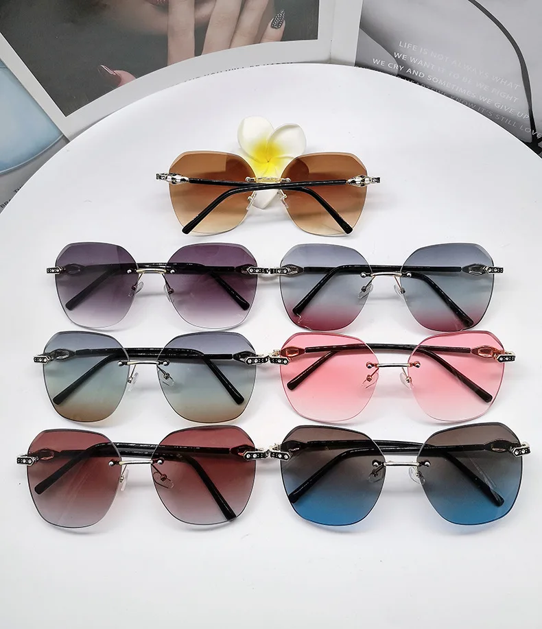 09-089 High Quality Fashion Women Ladies Big Large Metal Frame Sun Glasses Sunglasses
09-089 High Quality Fashion Women Ladies Big Large Metal Frame Sun Glasses Sunglasses