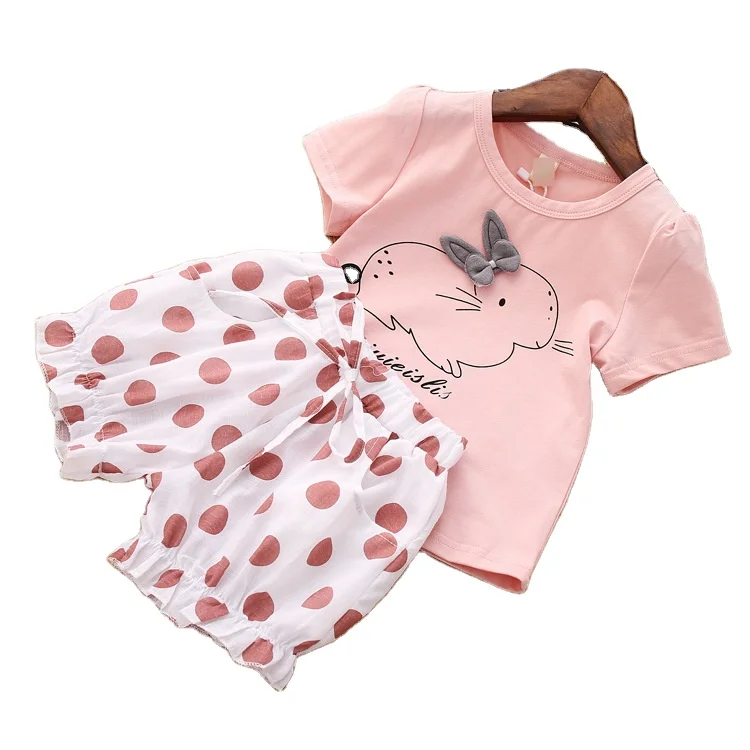 2020 new hot selling models rabbit printing t-shirt big dot shorts two-piece girls summer kids children clothing suit 
2020 new hot selling models rabbit printing t-shirt big dot shorts two-piece girls summer kids children clothing suit