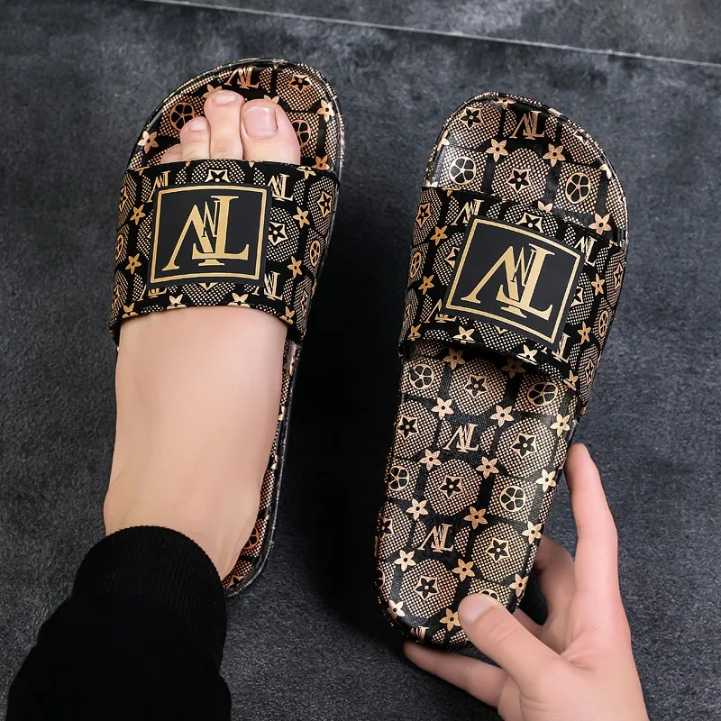 2020 summer new European station Yankees slippers men's outdoor wear personality fashion flip flops
2020 summer new European station Yankees slippers men's outdoor wear personality fashion flip flops