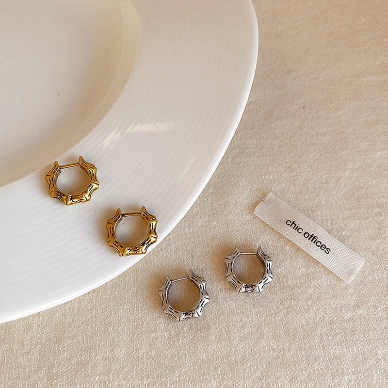 Vintage Distressed Mini Bamboo Irregular Textured Metal Earrings Simple Temperament Small Hoop Earring Women Party Jewelry
Vintage Distressed Mini Bamboo Irregular Textured Metal Earrings Simple Temperament Small Hoop Earring Women Party Jewelry