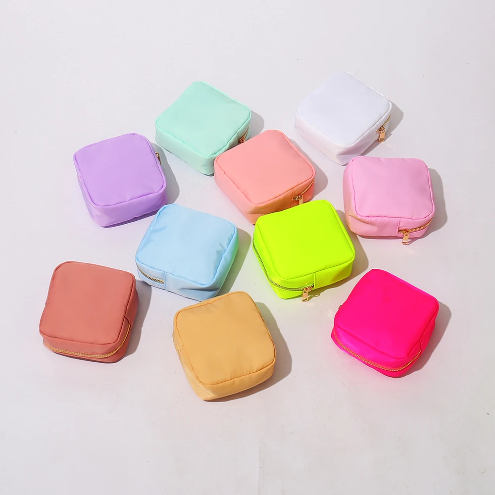 17 Colors Stock INS Customized Small Nylon Cute Women Girl Personalized Gifts Iron on Patch Travel Toiletry Makeup Cosmetic Bag
17 Colors Stock INS Customized Small Nylon Cute Women Girl Personalized Gifts Iron on Patch Travel Toiletry Makeup Cosmetic Bag