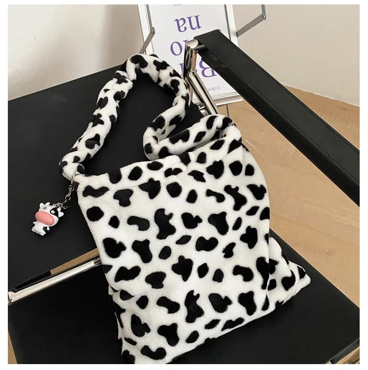 Fashion Cow Print Large Capacity Student One Shoulder Handbag Autumn Winter Plush Lady Environmental Tote Shopping Bag
Fashion Cow Print Large Capacity Student One Shoulder Handbag Autumn Winter Plush Lady Environmental Tote Shopping Bag