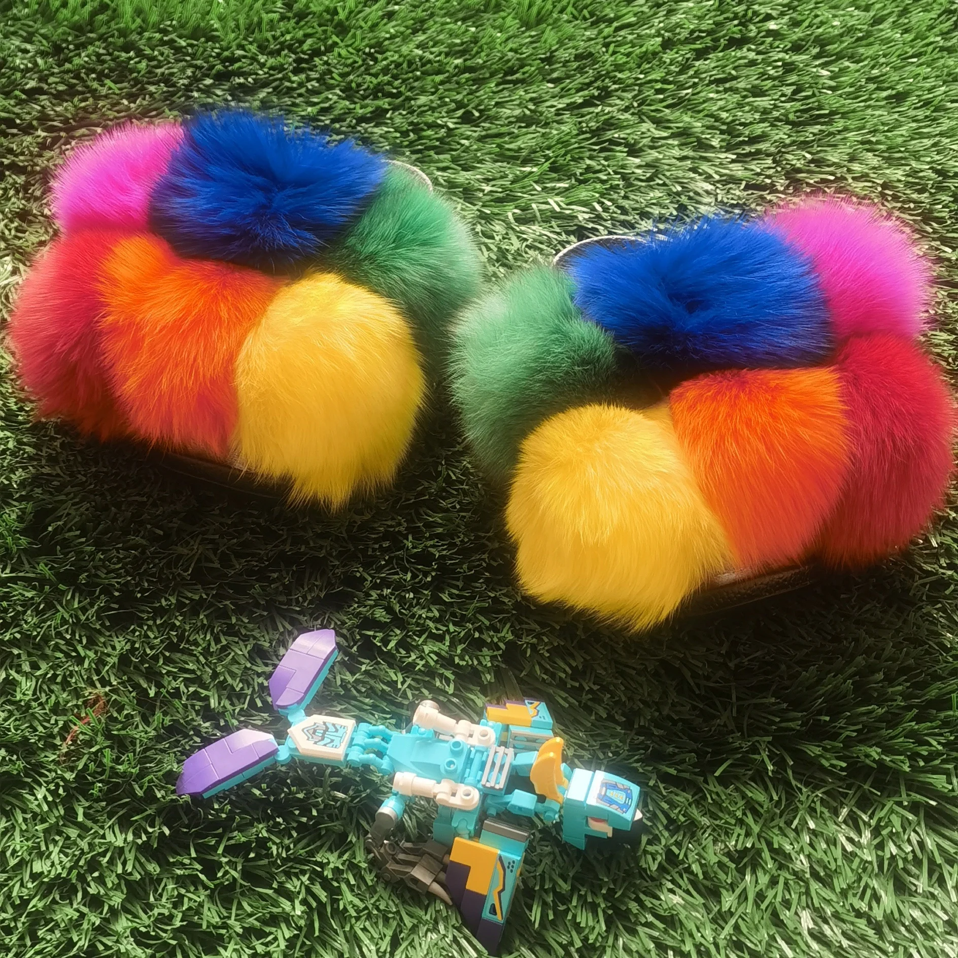 Wholesale Custom high quality real fur balls pom pom slides soft fox fur slippers for girls, Customized color
Wholesale Custom high quality real fur balls pom pom slides soft fox fur slippers for girls, Customized color