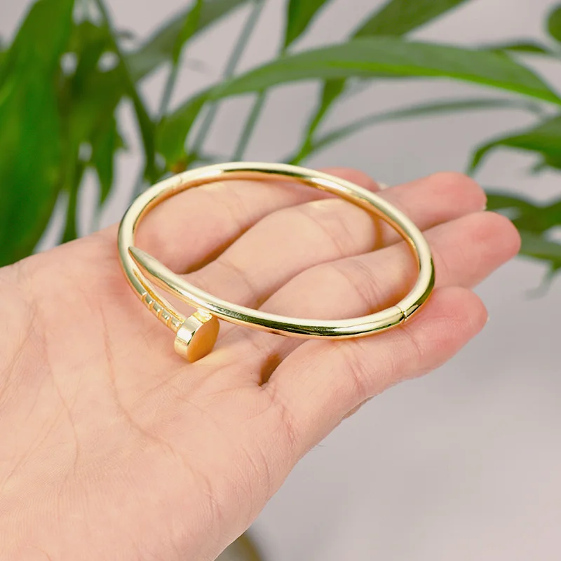Wholesale Popular 18K Gold Plated Bolt and Screw Bangle Bracelet High Quality Nail Shaped Cuff Bracelet For Female Gift
Wholesale Popular 18K Gold Plated Bolt and Screw Bangle Bracelet High Quality Nail Shaped Cuff Bracelet For Female Gift