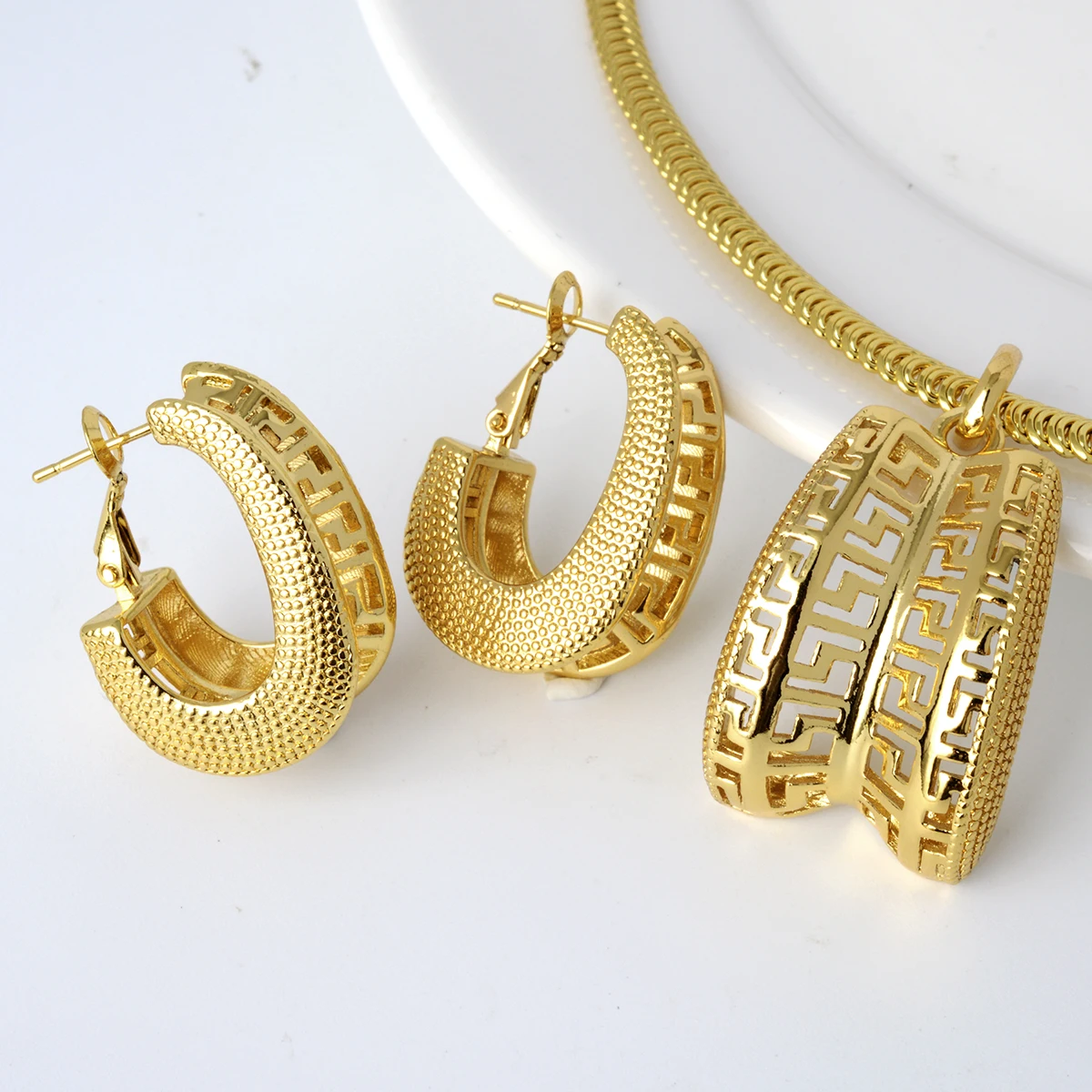 Hot Selling Brazil Gold Luxury Copper Bridal Jewelry Set America earing and necklace set, Gold color
Hot Selling Brazil Gold Luxury Copper Bridal Jewelry Set America earing and necklace set, Gold color