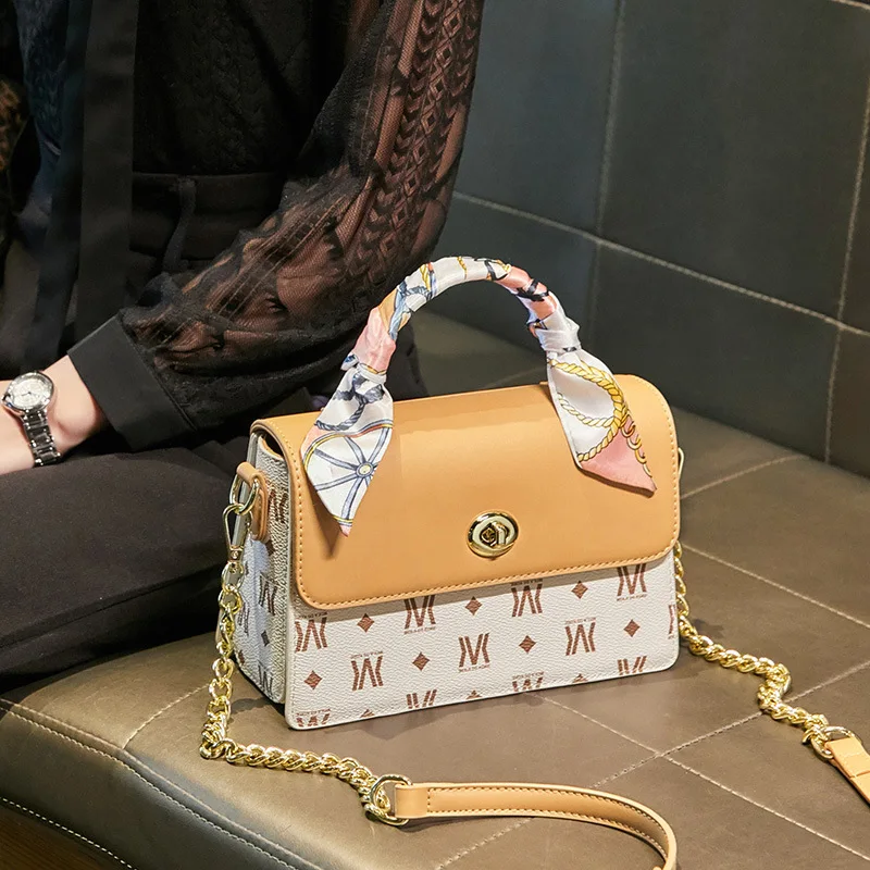 2021 new fashion small square female handbags lock single shoulder bag women chain sling hand bags Custom 
2021 new fashion small square female handbags lock single shoulder bag women chain sling hand bags Custom