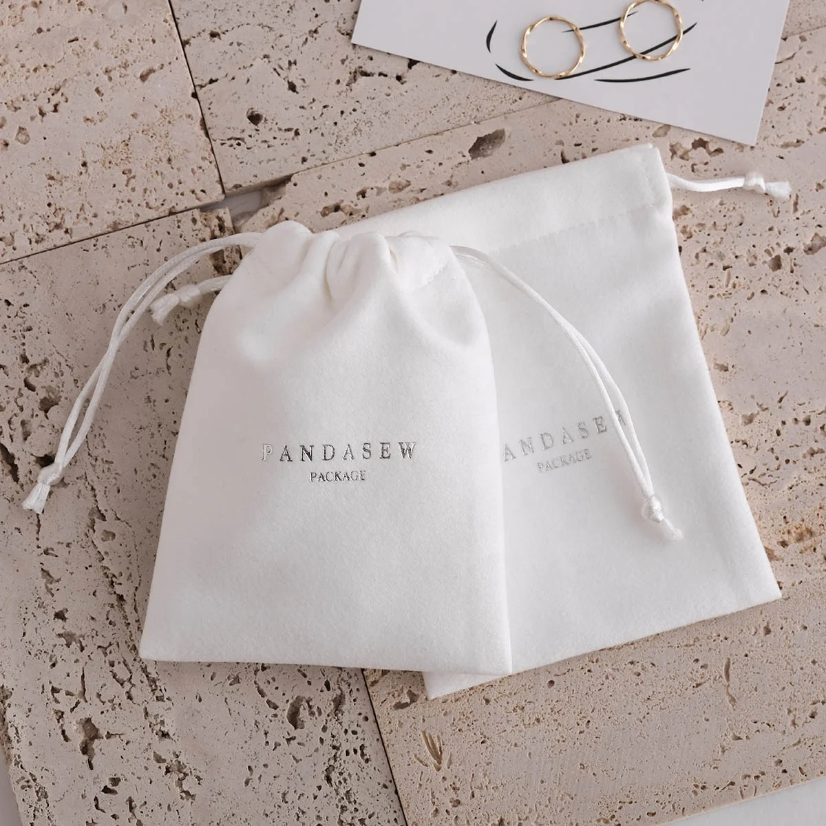 PandaSew Comfortable Feeling Custom Logo Drawstring Packaging Bag Velvet Jewelry Pouch, Customized color
PandaSew Comfortable Feeling Custom Logo Drawstring Packaging Bag Velvet Jewelry Pouch, Customized color