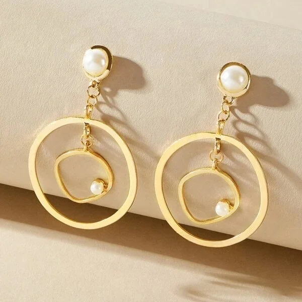 Trendy Fashion Geometric Hollow Irregular Circle Pearl Gold Tone Multi Layered Dangle Earring
Trendy Fashion Geometric Hollow Irregular Circle Pearl Gold Tone Multi Layered Dangle Earring