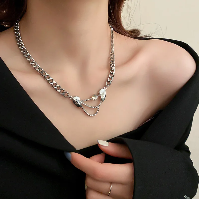 Fashion Crystal Bling Broken Heart-Shaped Pendant Heart Cuban Link Necklace
Fashion Crystal Bling Broken Heart-Shaped Pendant Heart Cuban Link Necklace