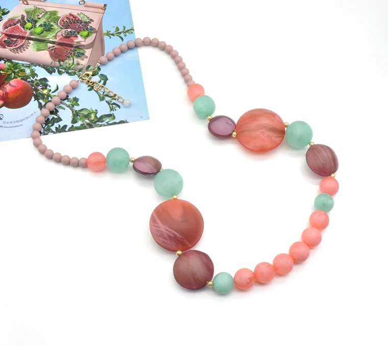 2021 winter and autumn series long acrylic and resin green and rose red beaded necklace
