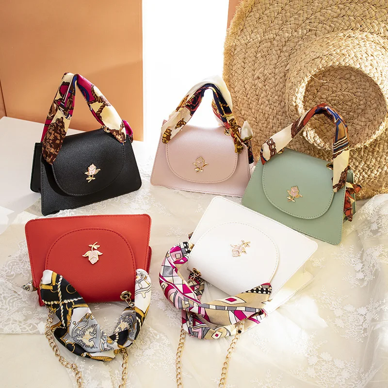 Wholesale promotion new style Korean ladies silk scarf chain small handbag shoulder mobile phone bag messenger
Wholesale promotion new style Korean ladies silk scarf chain small handbag shoulder mobile phone bag messenger