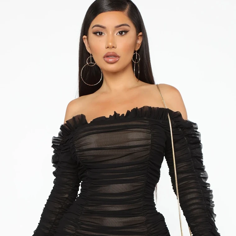Sexy strapless long sleeve ladies party dress 2020 black flower skirt sexy dress collar solid color cotton dress
Sexy strapless long sleeve ladies party dress 2020 black flower skirt sexy dress collar solid color cotton dress