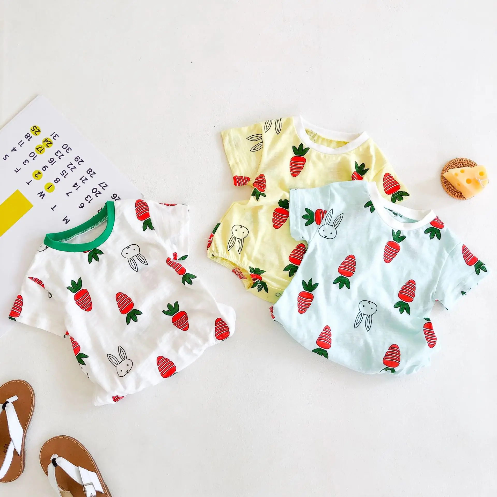 INS 2020 summer new baby girl radish printed short-sleeved sweater baby cotton sleeveless jumpsuit climbing suit
INS 2020 summer new baby girl radish printed short-sleeved sweater baby cotton sleeveless jumpsuit climbing suit