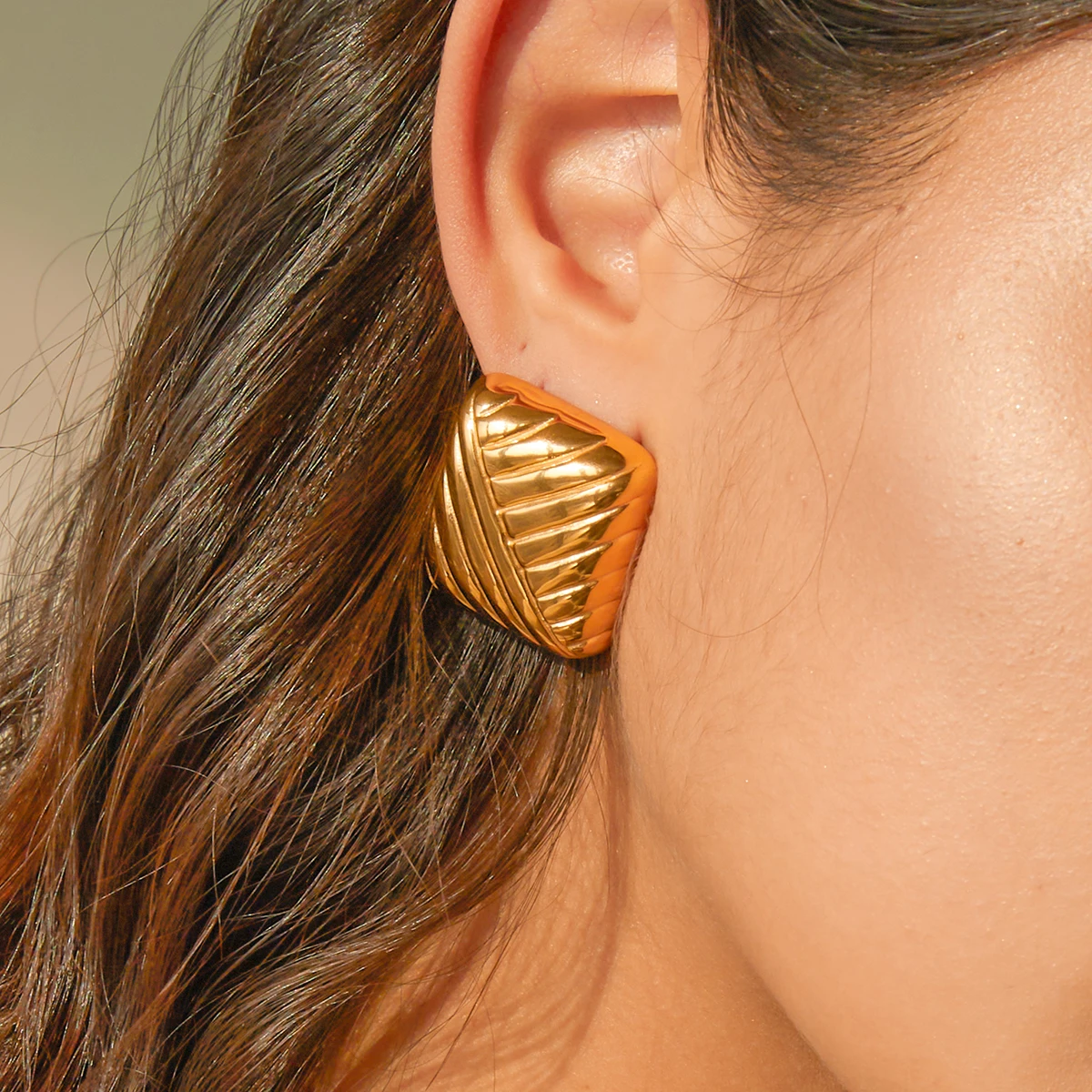 J&D Chunky Waterproof 18K Gold Plated Stainless Steel Jewelry Big Line Texture Square Earring Women
J&D Chunky Waterproof 18K Gold Plated Stainless Steel Jewelry Big Line Texture Square Earring Women