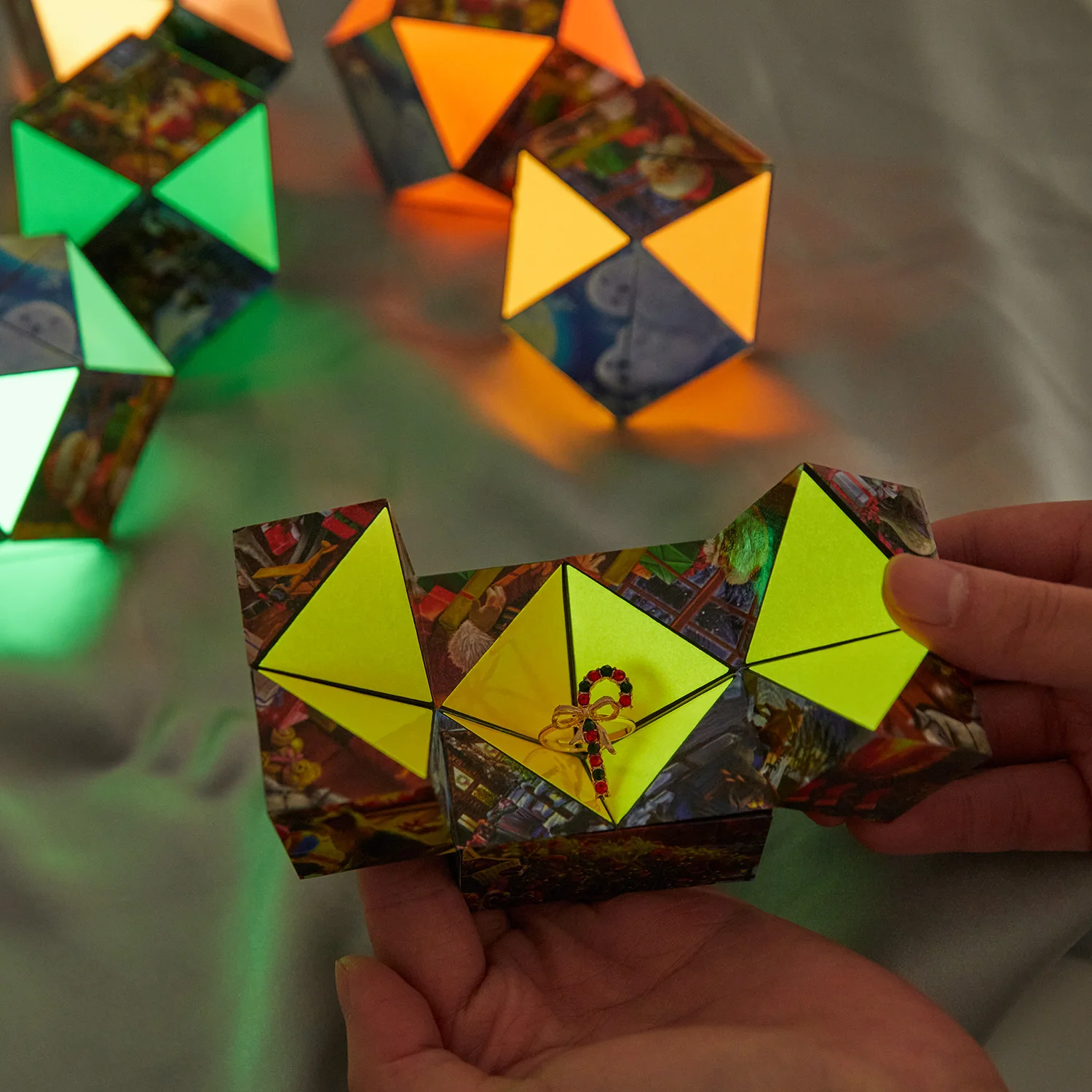Creative Christmas Jewelry Packaging Box Glow In The Dark Infinity Magic Cube Flip Puzzle Toys Ring Packaging Boxes, Color
Creative Christmas Jewelry Packaging Box Glow In The Dark Infinity Magic Cube Flip Puzzle Toys Ring Packaging Boxes, Color