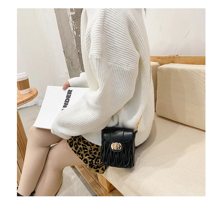 Fashionable Foreign Style Children's Small Square Bag Korean Version Versatile Embroidery Thread Girl's Change Decoration Bag
Fashionable Foreign Style Children's Small Square Bag Korean Version Versatile Embroidery Thread Girl's Change Decoration Bag