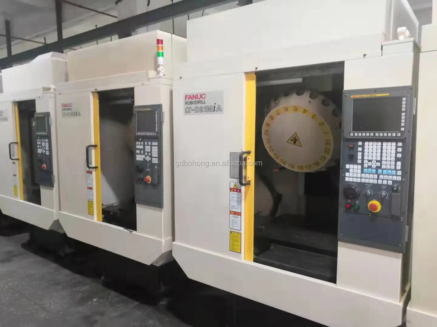 Used High Speed And Precision Fanuc Brand Vertical Cnc Milling And