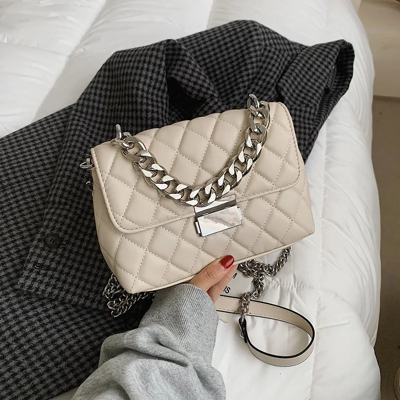 B-0539 High Quality Trendy Lady Tote Leather Bag Handbags Metal Hand Chain Big Purses And Handbags, Picture
B-0539 High Quality Trendy Lady Tote Leather Bag Handbags Metal Hand Chain Big Purses And Handbags, Picture