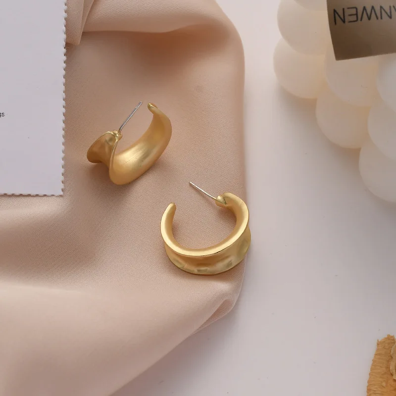Hot Sale Punk Style Bump Metal Earring Gold Plated Earrings Jewelry Cute C Type Hypoallergenic Earrings
Hot Sale Punk Style Bump Metal Earring Gold Plated Earrings Jewelry Cute C Type Hypoallergenic Earrings