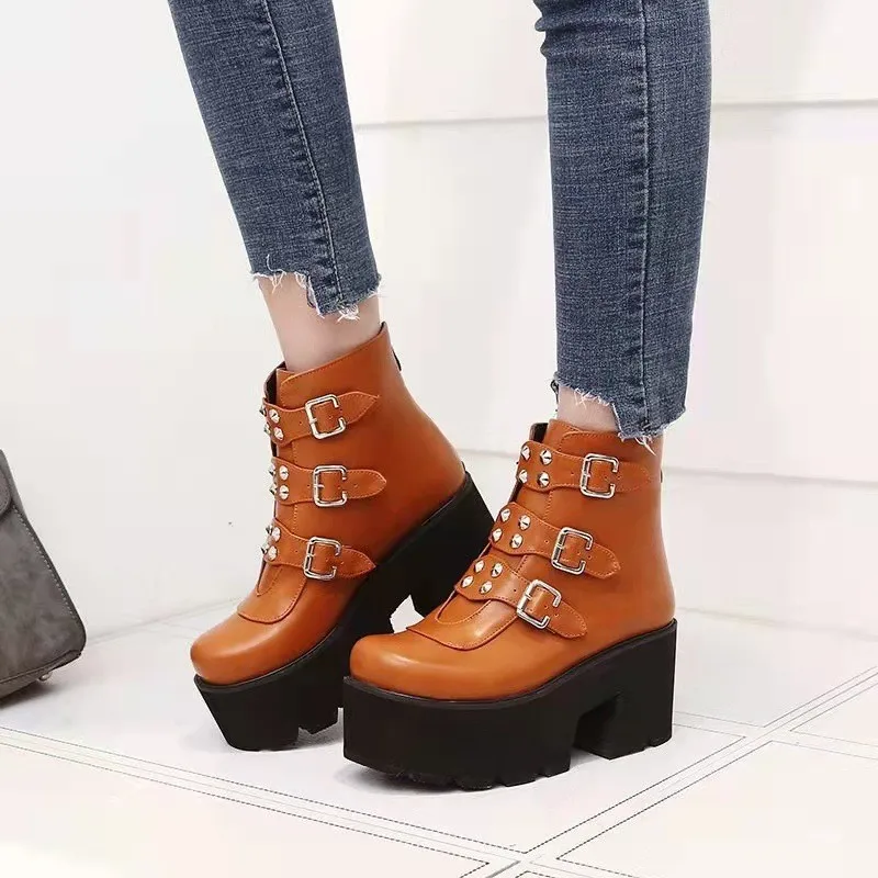 Large size 43 Platform boots women's autumn and winter new belt buckle women's motorcycle boots Fashion women's boots, Black,brown
Large size 43 Platform boots women's autumn and winter new belt buckle women's motorcycle boots Fashion women's boots, Black,brown