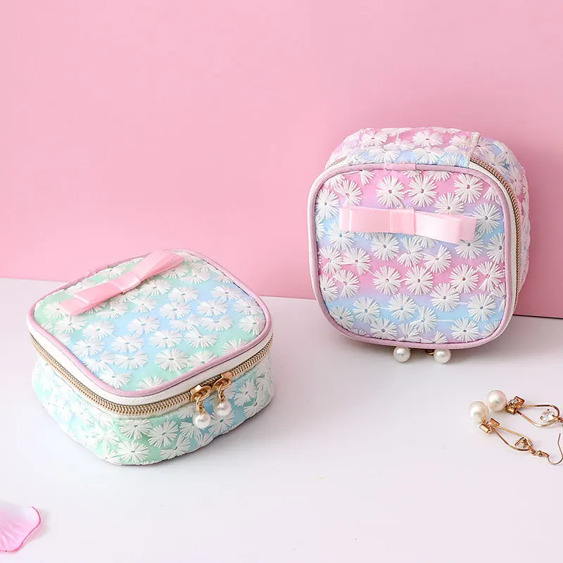 2021 New Design Cute Mesh Embroidery Lipstick Cosmetic Cotton Pouch Travel Zipper Bag
2021 New Design Cute Mesh Embroidery Lipstick Cosmetic Cotton Pouch Travel Zipper Bag