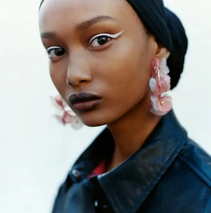 Fashion Design Hoop Earrings For Women Fabric Flower Circle Pendant Gold Color Hoops Earrings Bridal Wedding Party Jewelry, Pink ,black,blue
Fashion Design Hoop Earrings For Women Fabric Flower Circle Pendant Gold Color Hoops Earrings Bridal Wedding Party Jewelry, Pink ,black,blue