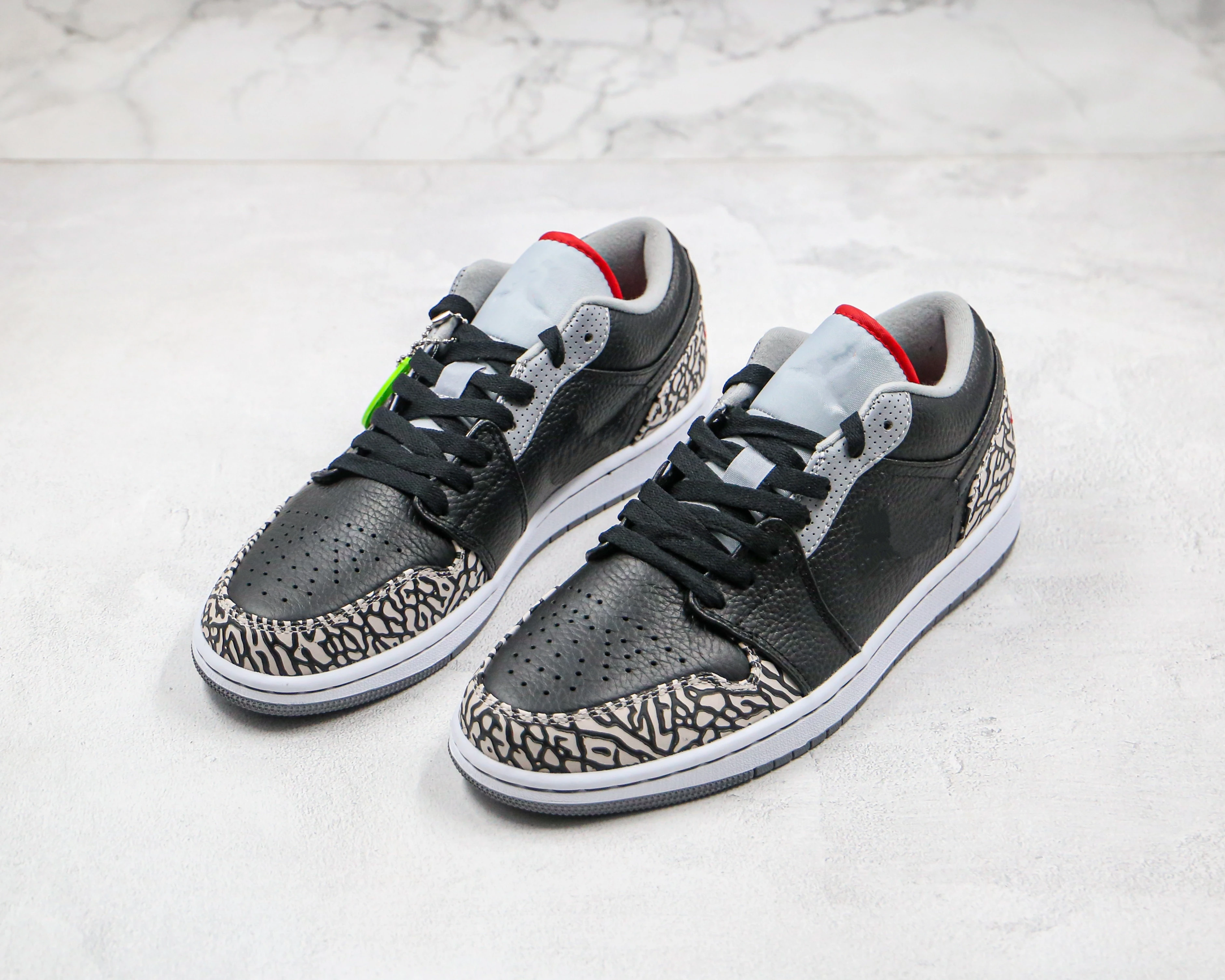 High Quality basketball sneakers mens AJ 1 Retro shoes casual running sneakers Banned Men Trainer 1: 1
High Quality basketball sneakers mens AJ 1 Retro shoes casual running sneakers Banned Men Trainer 1: 1