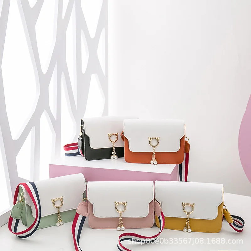 Cat pendant small square bag 2021bags women version ladies shoulder messenger bag mobile phone bag
Cat pendant small square bag 2021bags women version ladies shoulder messenger bag mobile phone bag