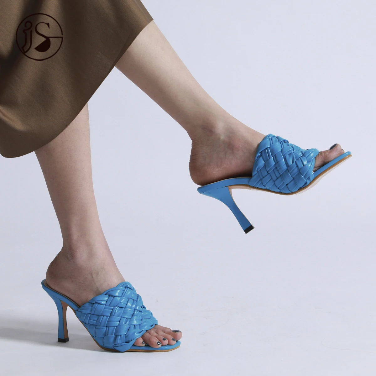 Fashion 2021 trendy design high heel slippers three colors sexy women sandals high quality summer slides for women and ladies
Fashion 2021 trendy design high heel slippers three colors sexy women sandals high quality summer slides for women and ladies