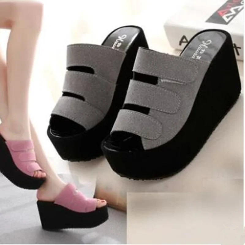 Summer New Sandals and Slippers Ladies Casual Flip Flops Wedge Sandals Thick Bottom Wedge Heel Solid Color Slippers
Summer New Sandals and Slippers Ladies Casual Flip Flops Wedge Sandals Thick Bottom Wedge Heel Solid Color Slippers