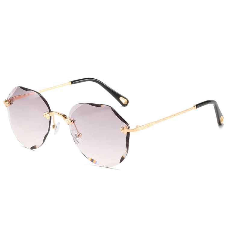 New Big Frame European And American Decoration Upscale Unique Personalized Stylish Sunglasses, Picture shows
New Big Frame European And American Decoration Upscale Unique Personalized Stylish Sunglasses, Picture shows