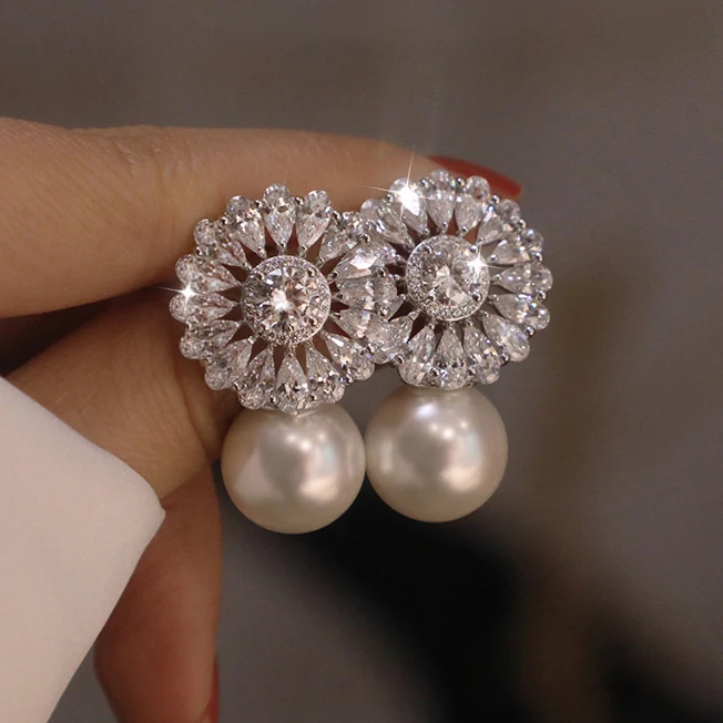 Huitan 2021 New Fashion Korean White Pearl Drop Earrings for Women 3A Zirconia Round Imitate Fresh Water Pearl Earrings
Huitan 2021 New Fashion Korean White Pearl Drop Earrings for Women 3A Zirconia Round Imitate Fresh Water Pearl Earrings