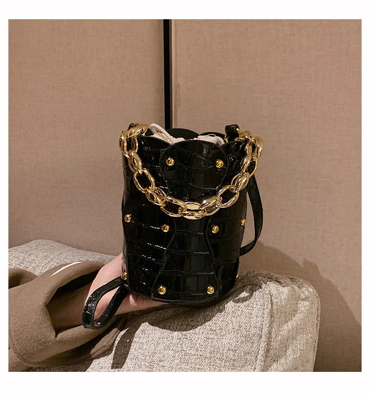 Fashion Designer Shoulder Bag Lady Chains Embroidery Lock Crossbody Bag Women Bucket Bag
Fashion Designer Shoulder Bag Lady Chains Embroidery Lock Crossbody Bag Women Bucket Bag