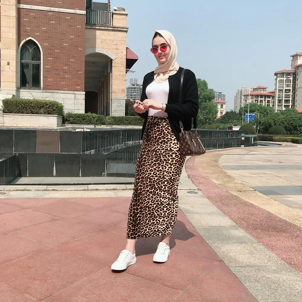 2019 fashion beautiful long pencil skirts knit muslim women casual daily wear leopard print half style skirts
2019 fashion beautiful long pencil skirts knit muslim women casual daily wear leopard print half style skirts