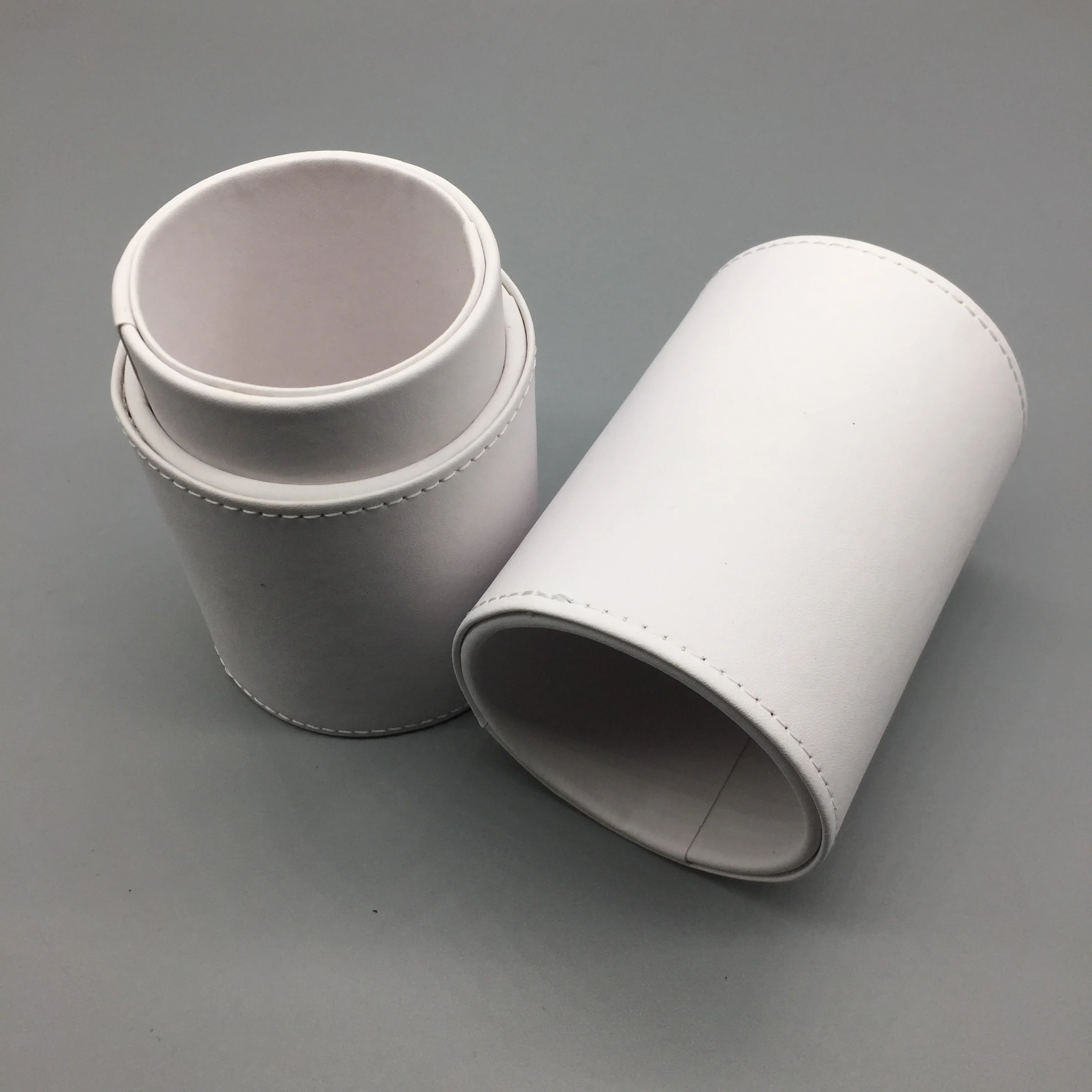White color makeup brush holder case bag cylinder leather material use for makeup brush package
White color makeup brush holder case bag cylinder leather material use for makeup brush package