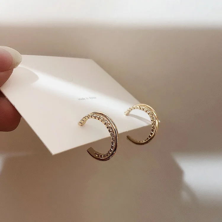 Hip Hops 18k Gold Plated Cubic Zircon Open Hoop Earrings Punk Fashion Mini Double Cross Crystal Rhinestone C Shaped Earrings
Hip Hops 18k Gold Plated Cubic Zircon Open Hoop Earrings Punk Fashion Mini Double Cross Crystal Rhinestone C Shaped Earrings